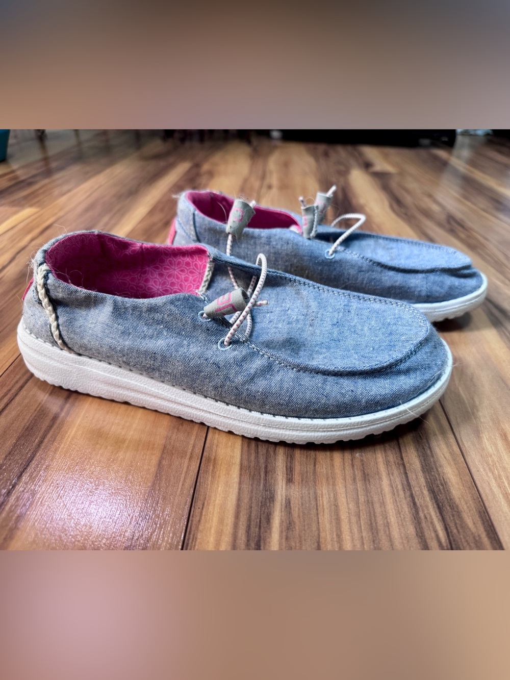 Hey Dude Women’s Slip-On Shoes in Denim Blue with Pink Trim - Picture 2 of 6